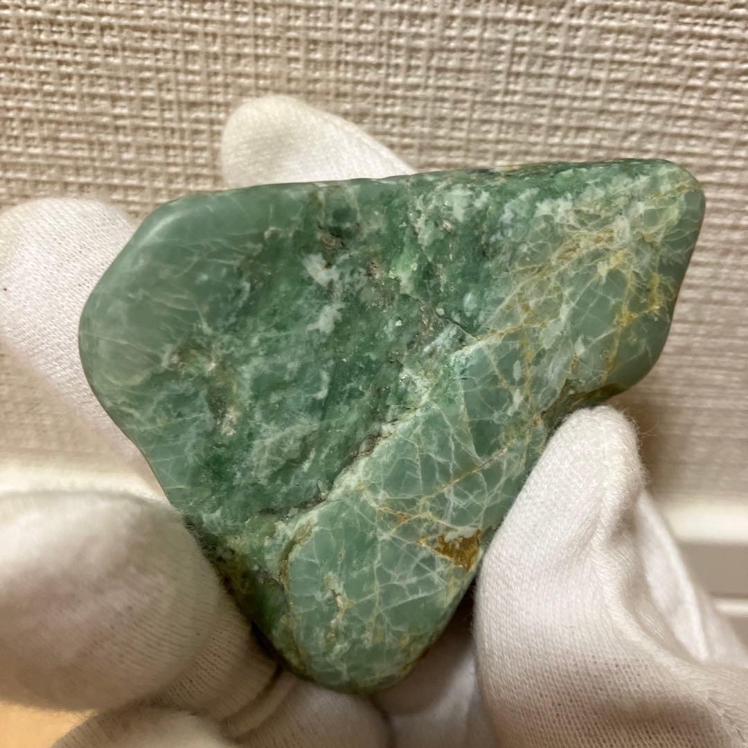 糸魚川翡翠 濃いグリーン 【92g】透過よい高品質✨