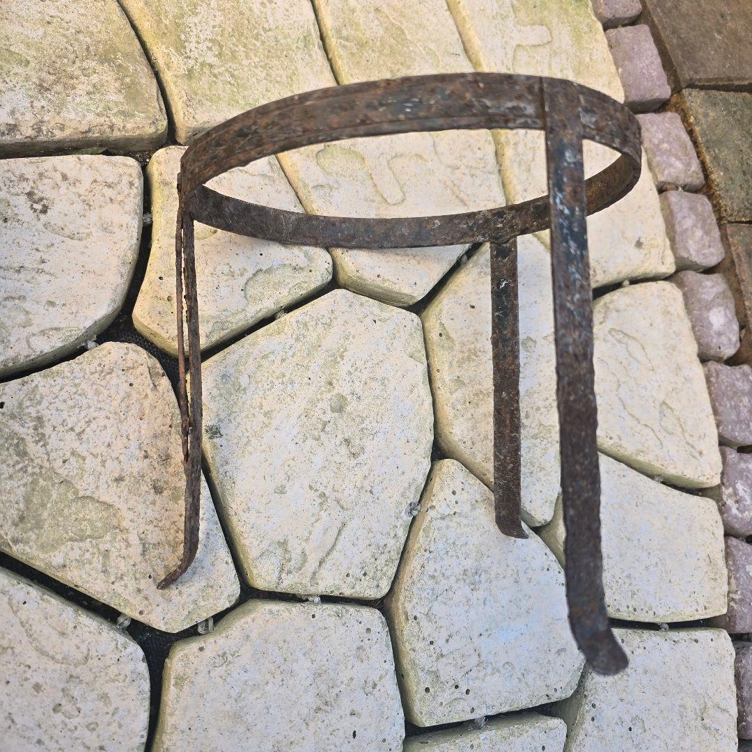 28年ぐらい前の耳付きアンフォラ壺鉢とオリジナルアイアンスタンドになります໒꒱·