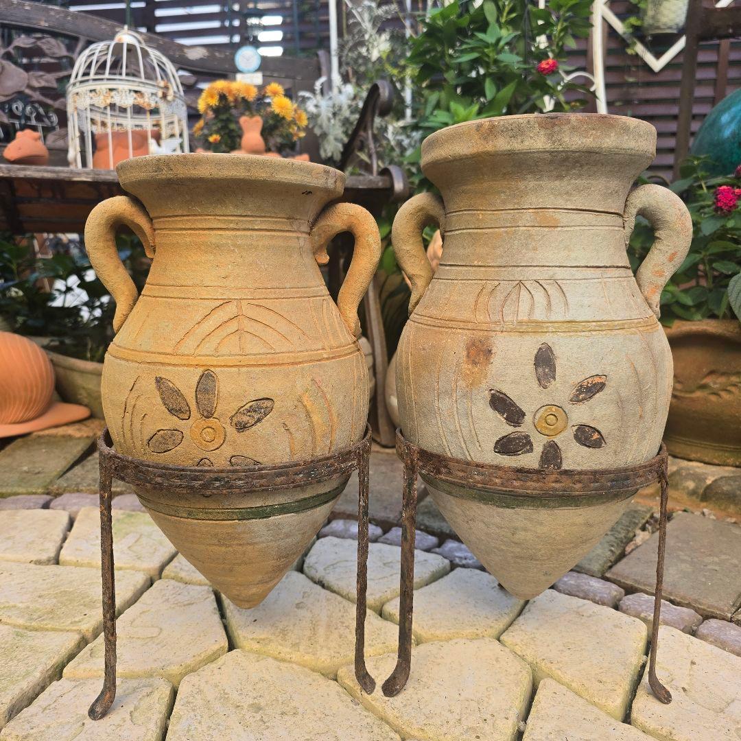 28年ぐらい前の耳付きアンフォラ壺鉢とオリジナルアイアンスタンドになります໒꒱·