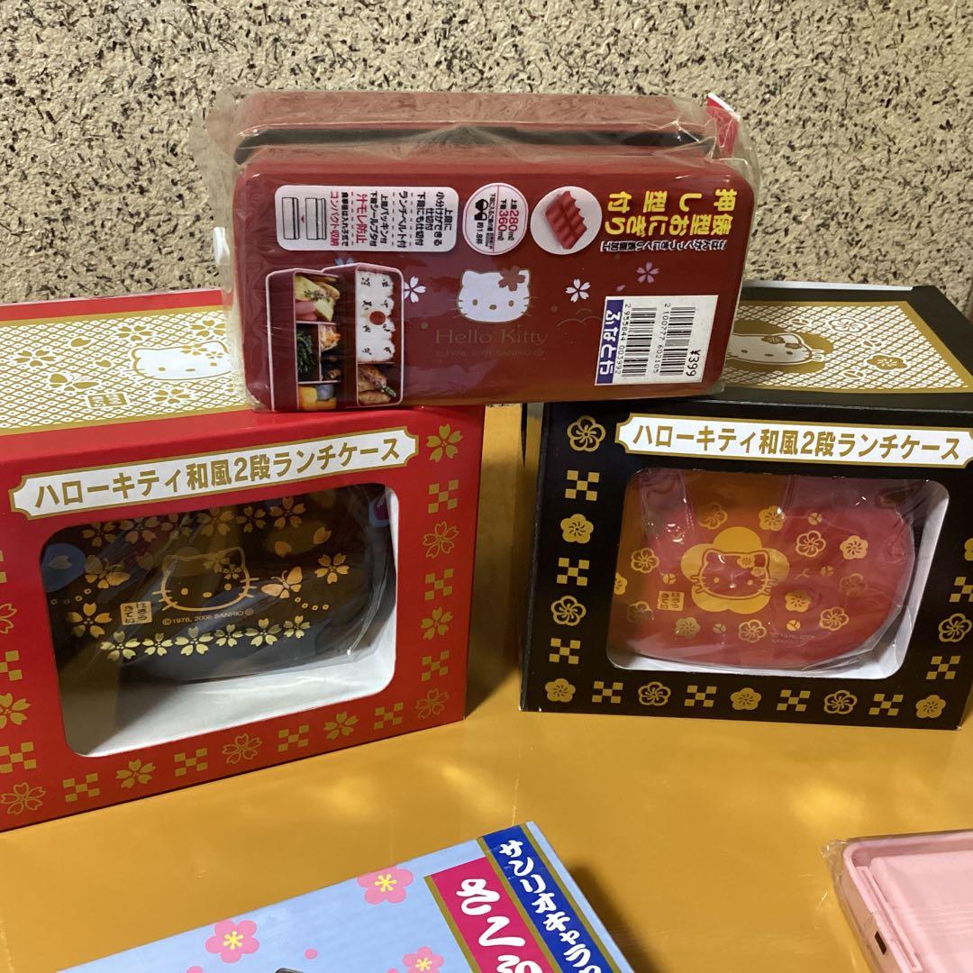 2294 ハローキティ食器セット　弁当箱 &さくら小皿 &ポンプボトル