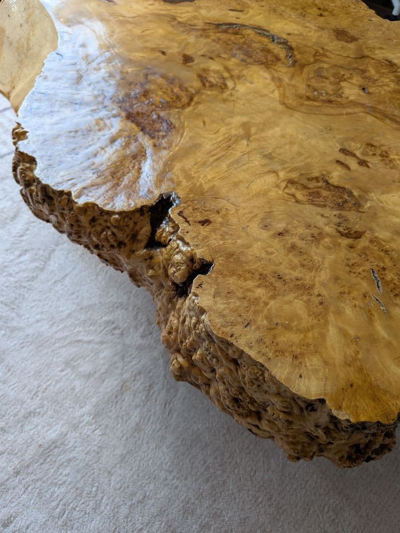 自然な形状の木製座卓　１枚板