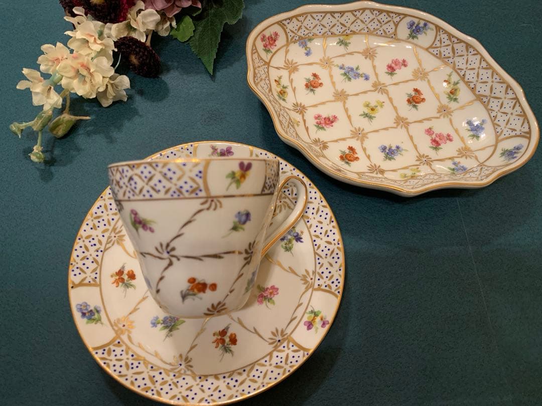 パリスロイヤル Paris  デミタスカップ＆ソーサー&プレート 花柄