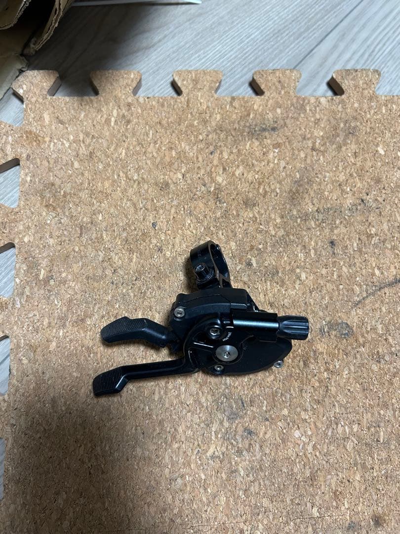 Bontrager DropLock ロックアウト&ドロッパーレバー