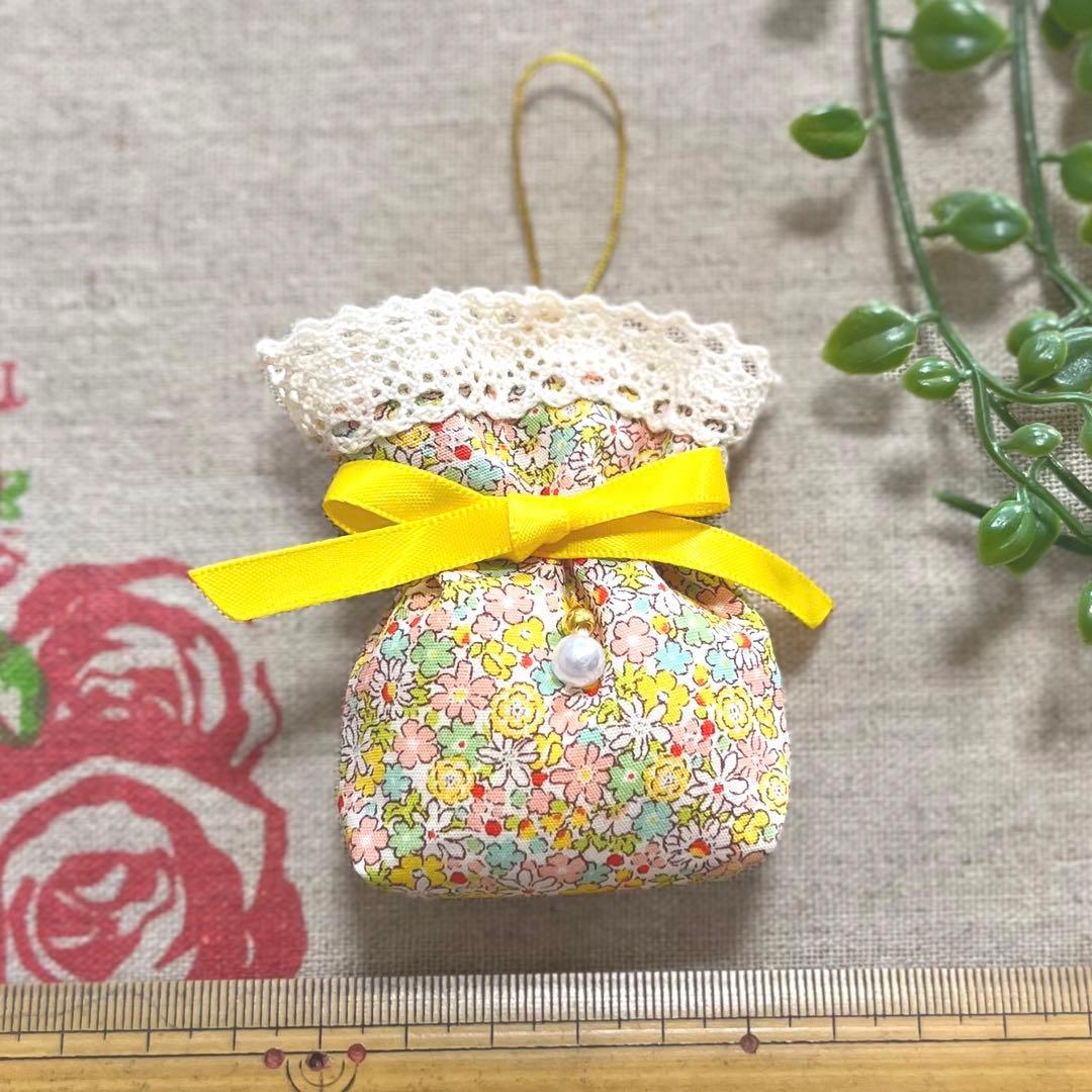 No.2304-32 ミニストラップサシェ 香り袋 春の小花柄＊パール⑨