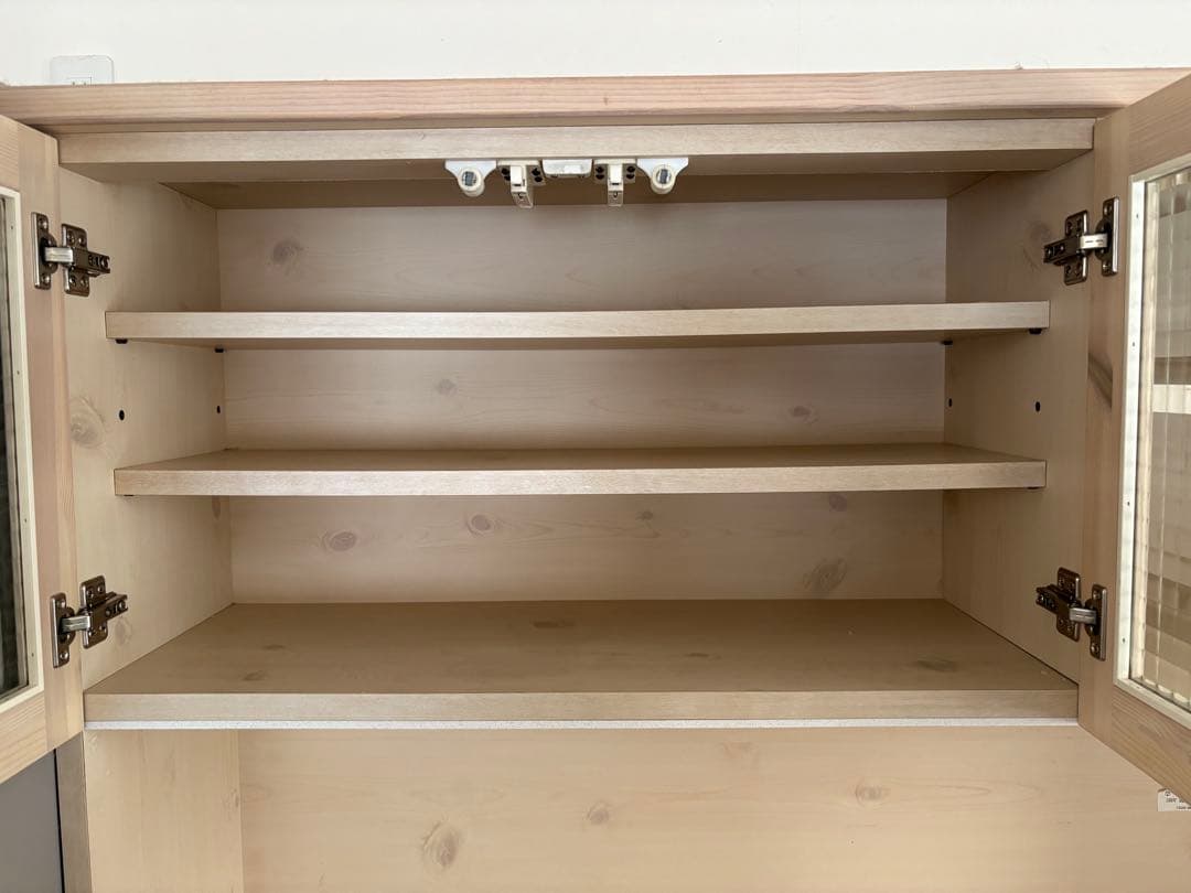 [左側］北欧パイン無垢材 フレンチカントリー 食器棚 カップボード たのメル便