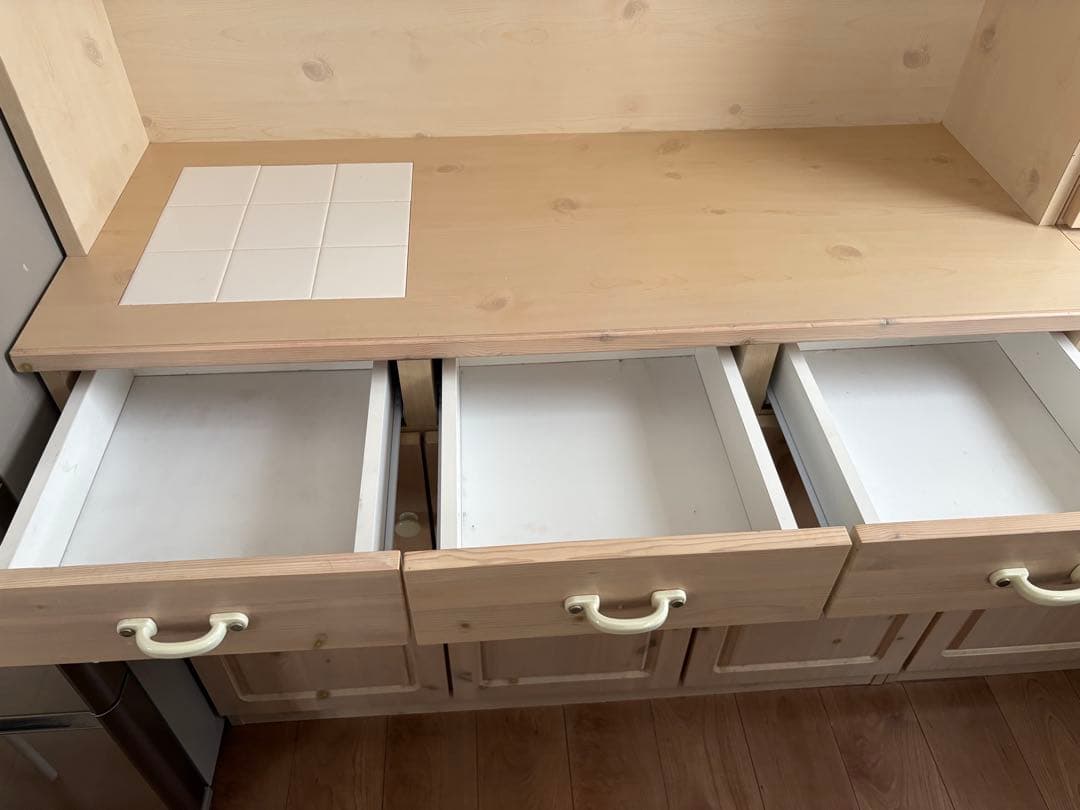 [左側］北欧パイン無垢材 フレンチカントリー 食器棚 カップボード たのメル便