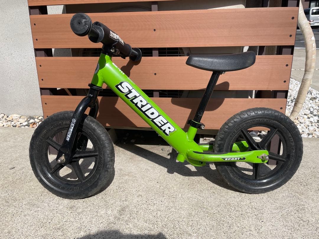 ストライダースポーツ♡グリーン♡12インチ♡日本正規品　部品付き！