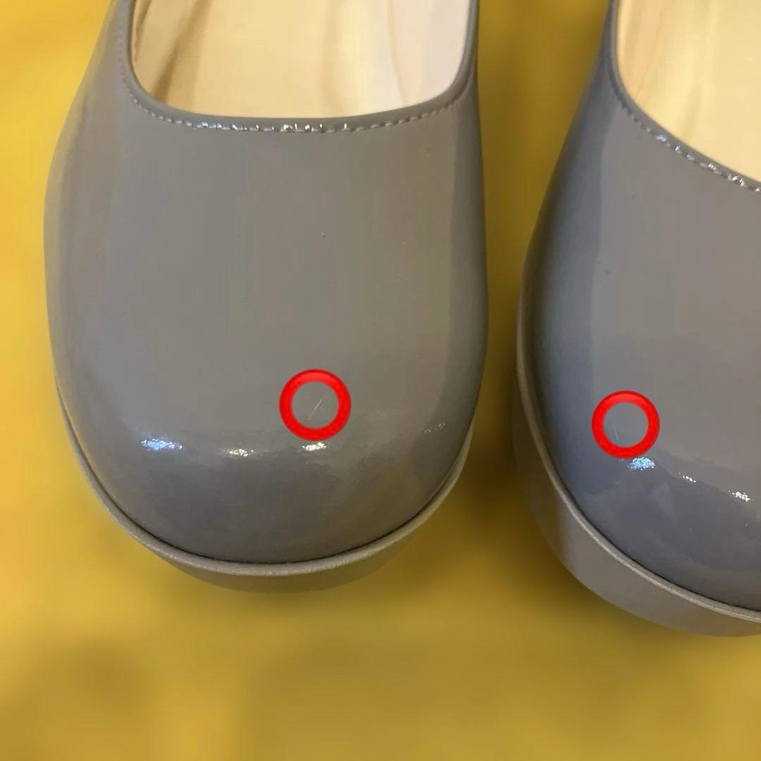 グレー 光沢 ラウンドトゥ パンプス