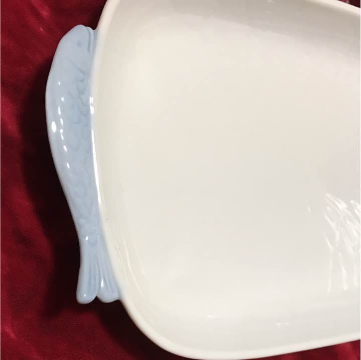 【有田焼 松峰作 和皿 二枚セット】両端に魚のモチーフ 和洋中やデザートにも！