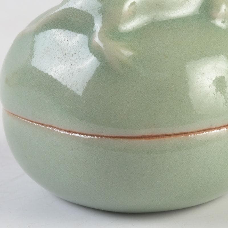 茶道具　真清水蔵六造　青磁　袋鼠香合　共布共箱　V　9725