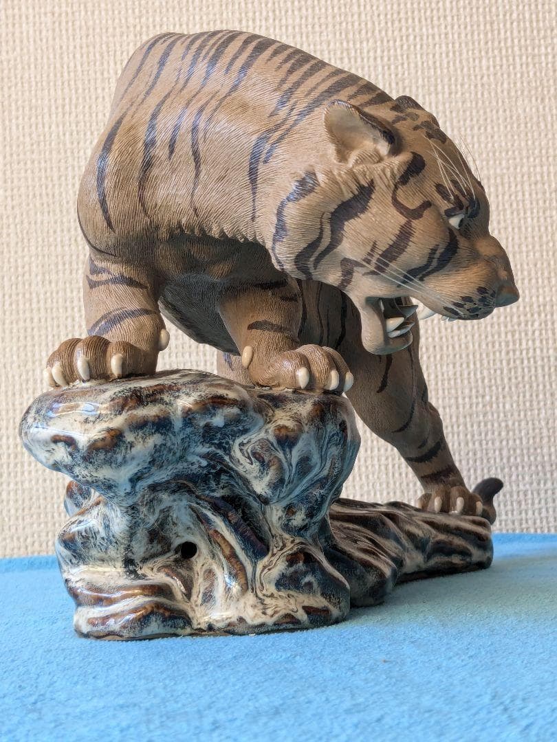 巖鳴虎嘯 中国 石湾窯