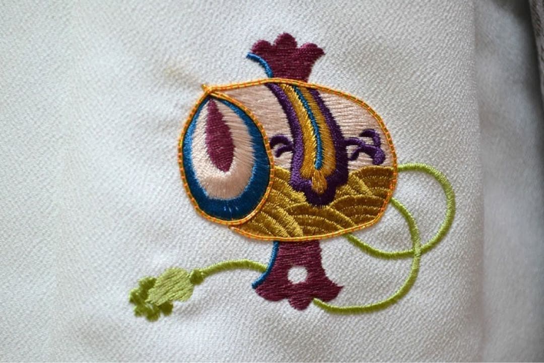 半額　1点のみ　七五三 着物 3歳 男の子 被布セット 白　グレー　刺繍柄