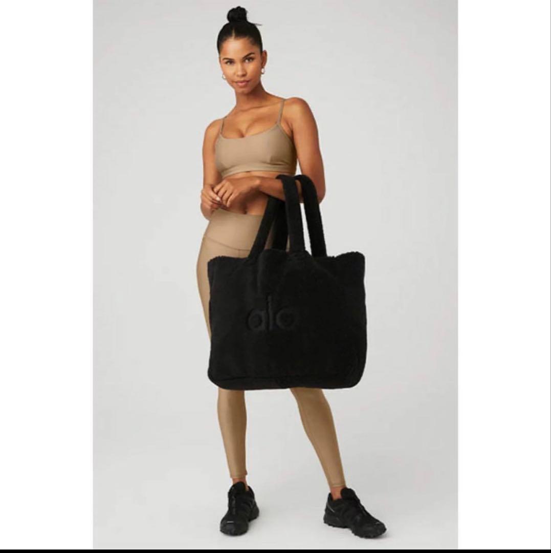 Alo Yoga FOXY SHERPA TOTE BAG 黒