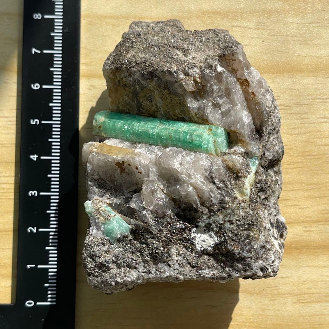 エメラルド　原石