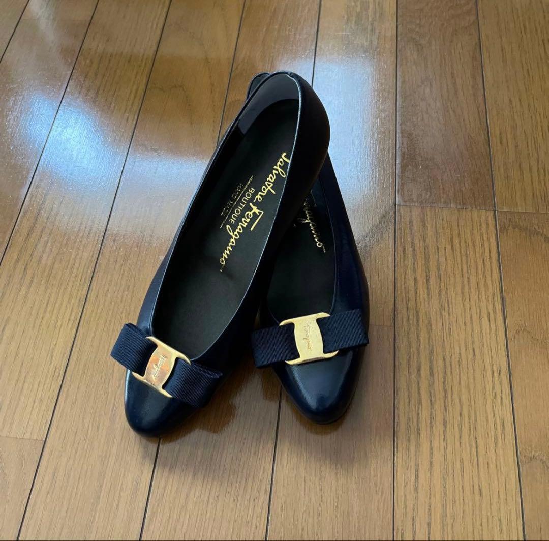Salvatore Ferragamo フェラガモ リボン付きパンプス　ネイビー