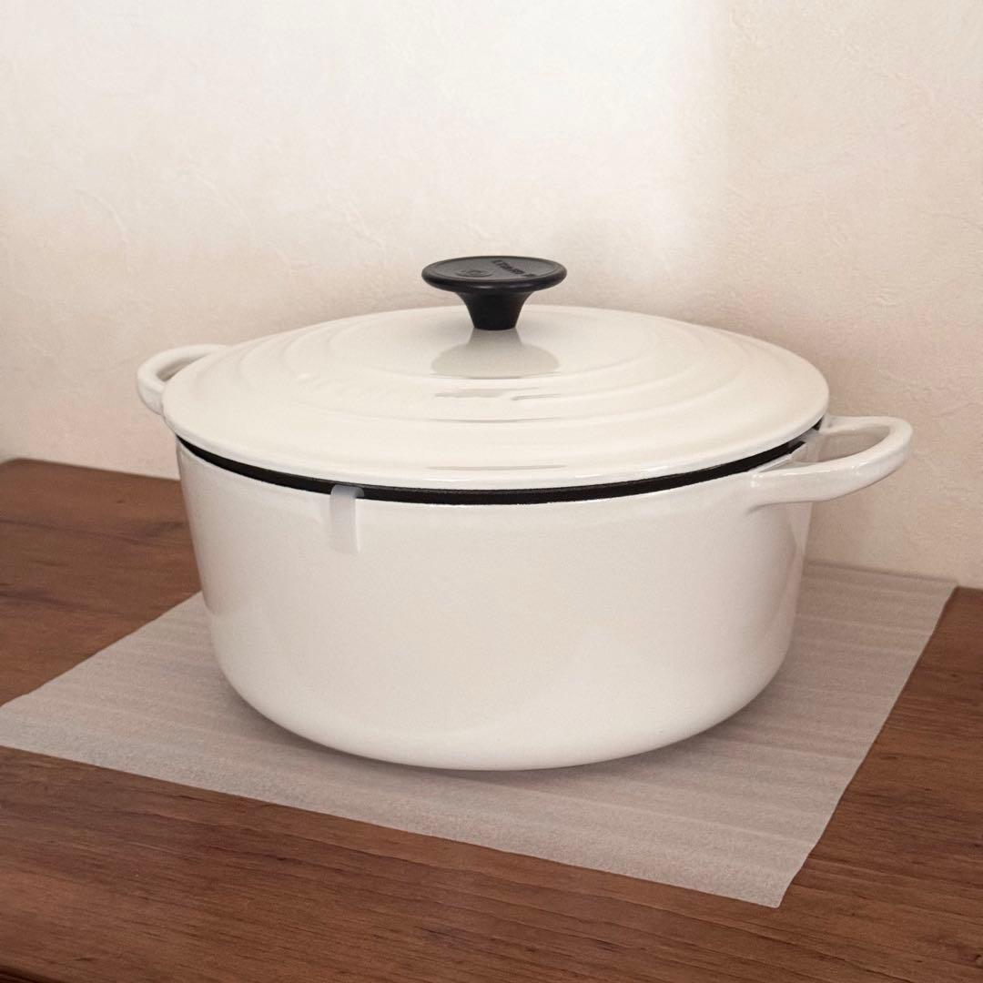 ル・クルーゼ Le Creuset ココットロンド　　　　24㎝ ホワイト