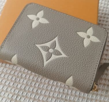 【極美品】M82448モノグラム アンプラント ジッピー パース