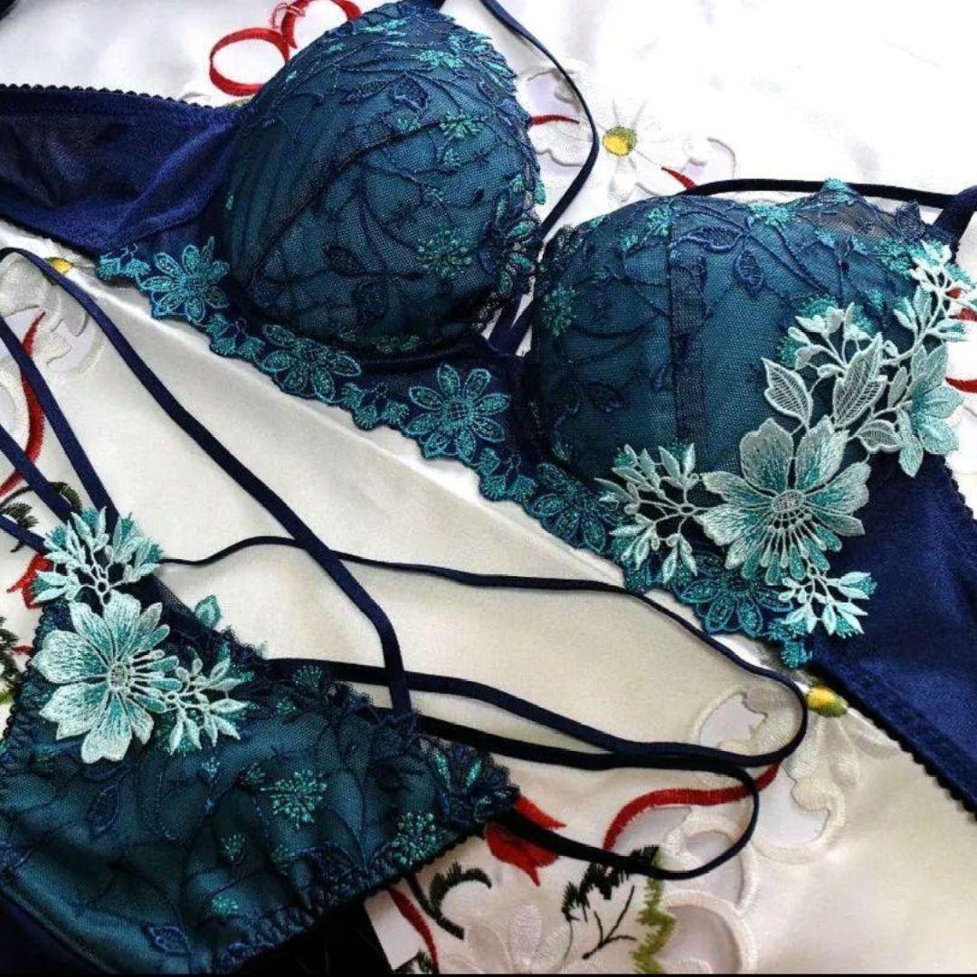 新品・タグ付き☆ワコール☆サルート☆６７Ｇ・バハマ☆ＫＯ☆Ｄ７５＆ソングＭ