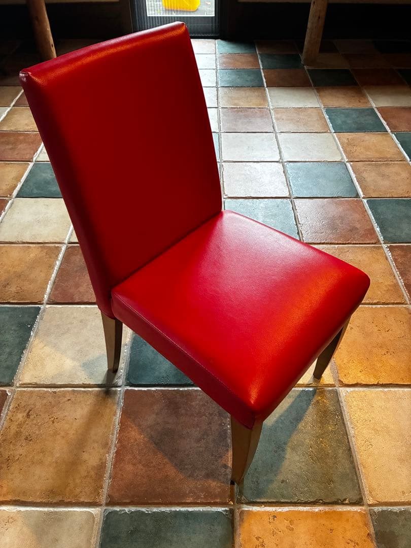 ダイニングチェア　赤色レザー