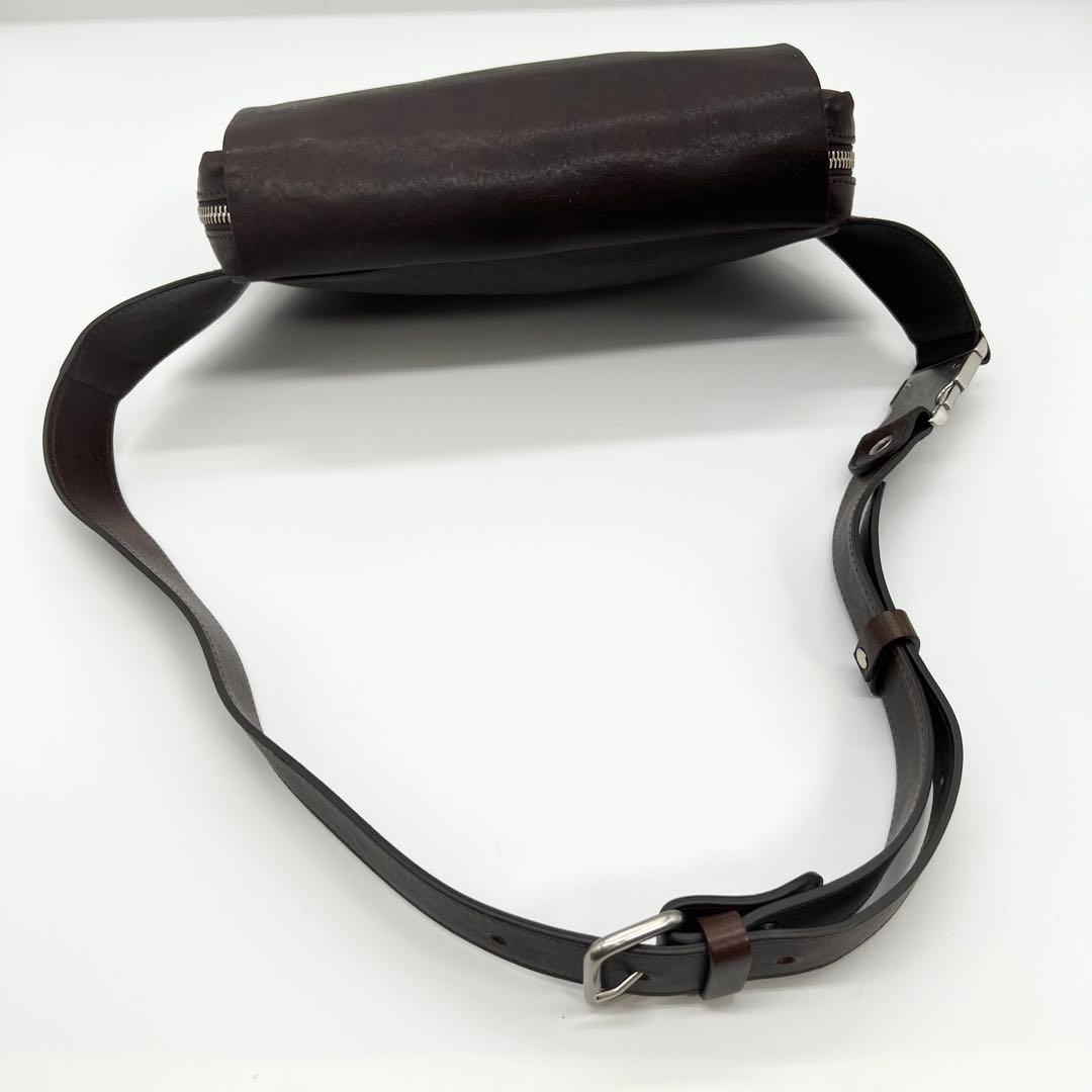 【現行モデル✨美品】イルビゾンテ　ボディバッグ　メタルバックル　レザー　濃茶