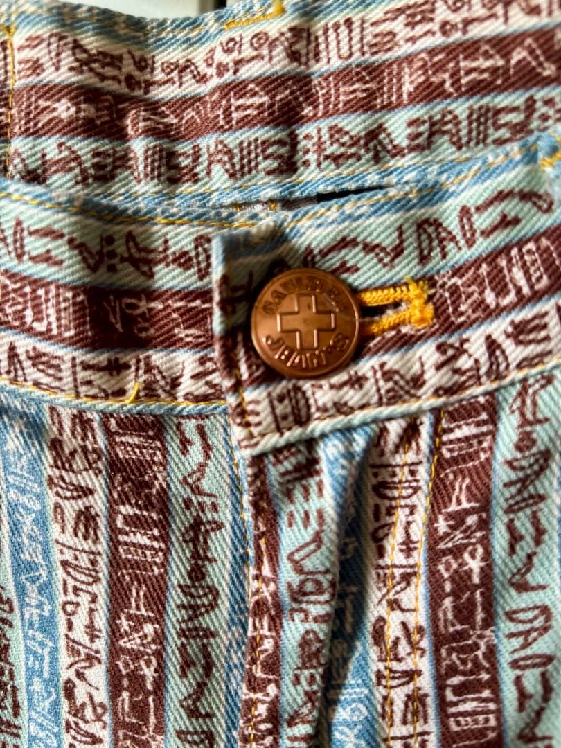 珍品！ゴルチエ・ヒエログリフ柄ジーンズ