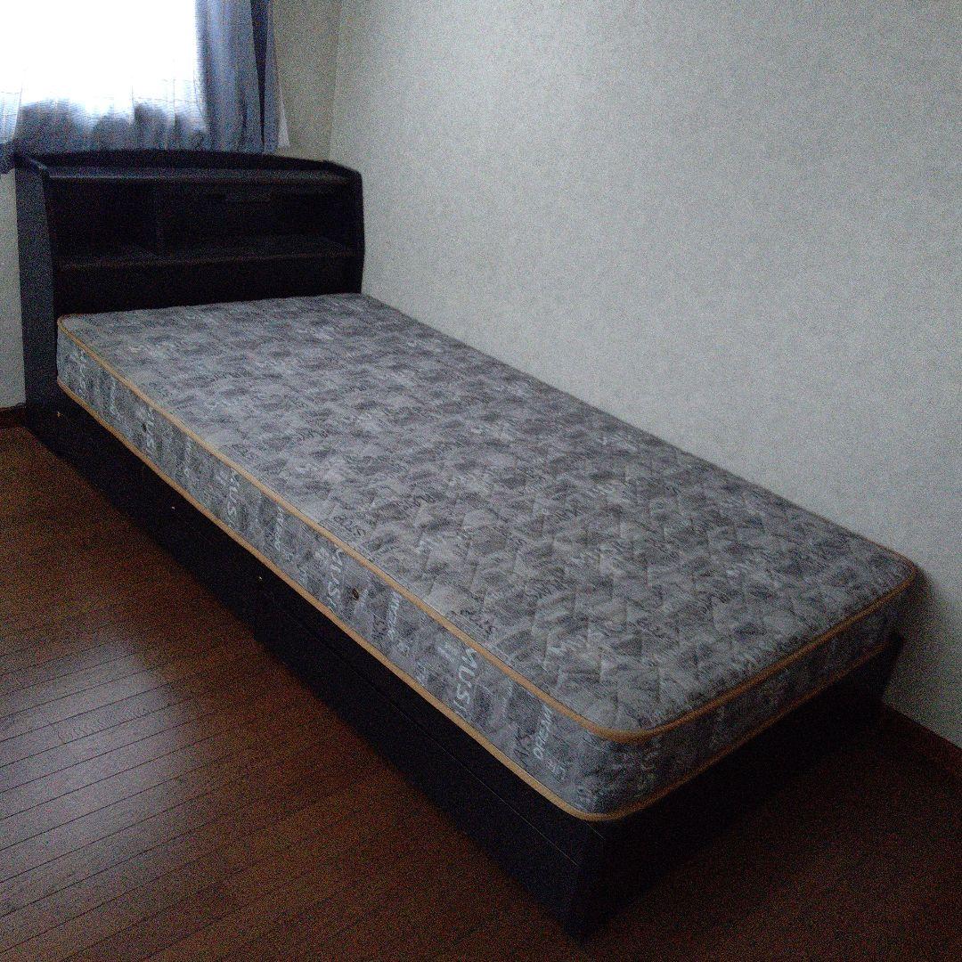 シングルベッドとマットレス  引き出し２枚付き