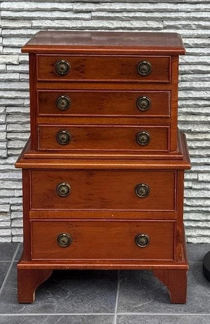 売約済み　英国　アンティーク　キャラメル色のチェスト　イチイ材　 サイドチェスト