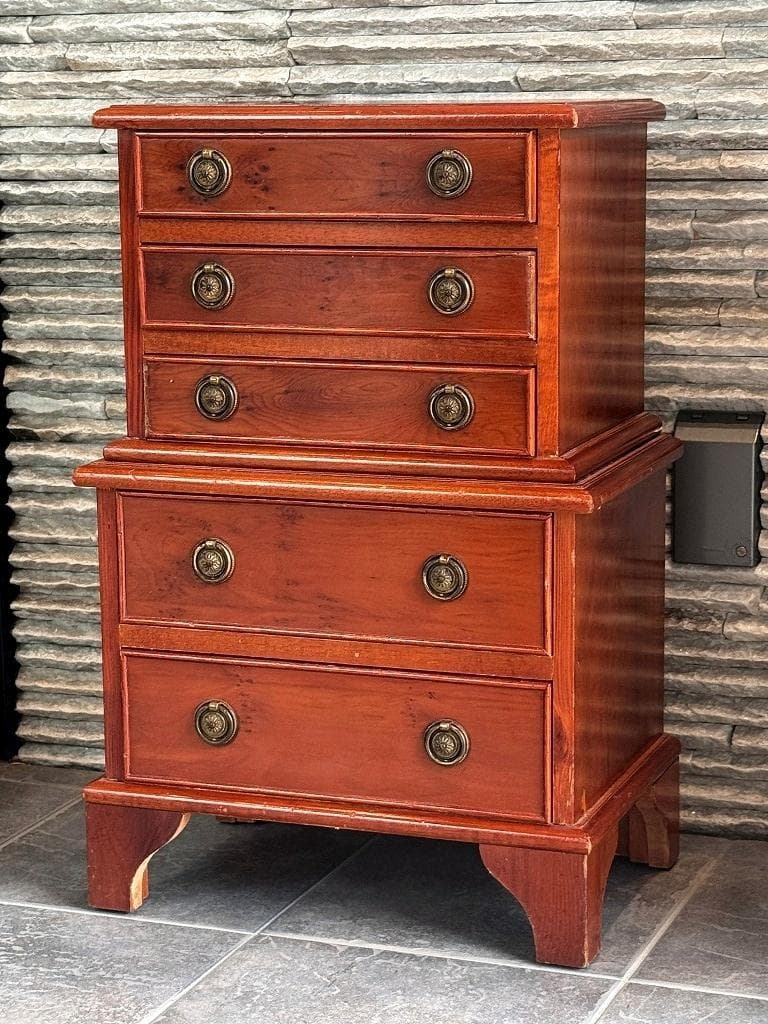 売約済み　英国　アンティーク　キャラメル色のチェスト　イチイ材　 サイドチェスト