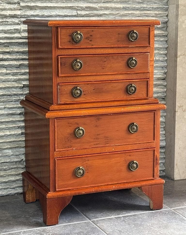 売約済み　英国　アンティーク　キャラメル色のチェスト　イチイ材　 サイドチェスト