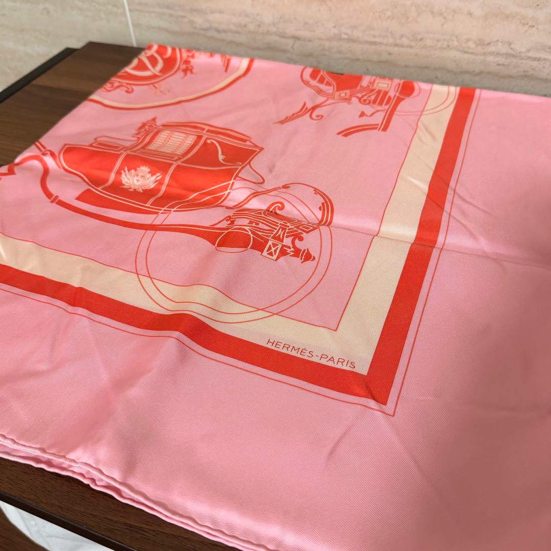 新品同様 HERMES スカーフ カレ90 スプリングス 箱付き