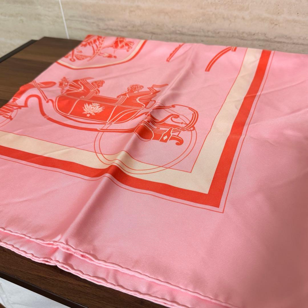 新品同様 HERMES スカーフ カレ90 スプリングス 箱付き