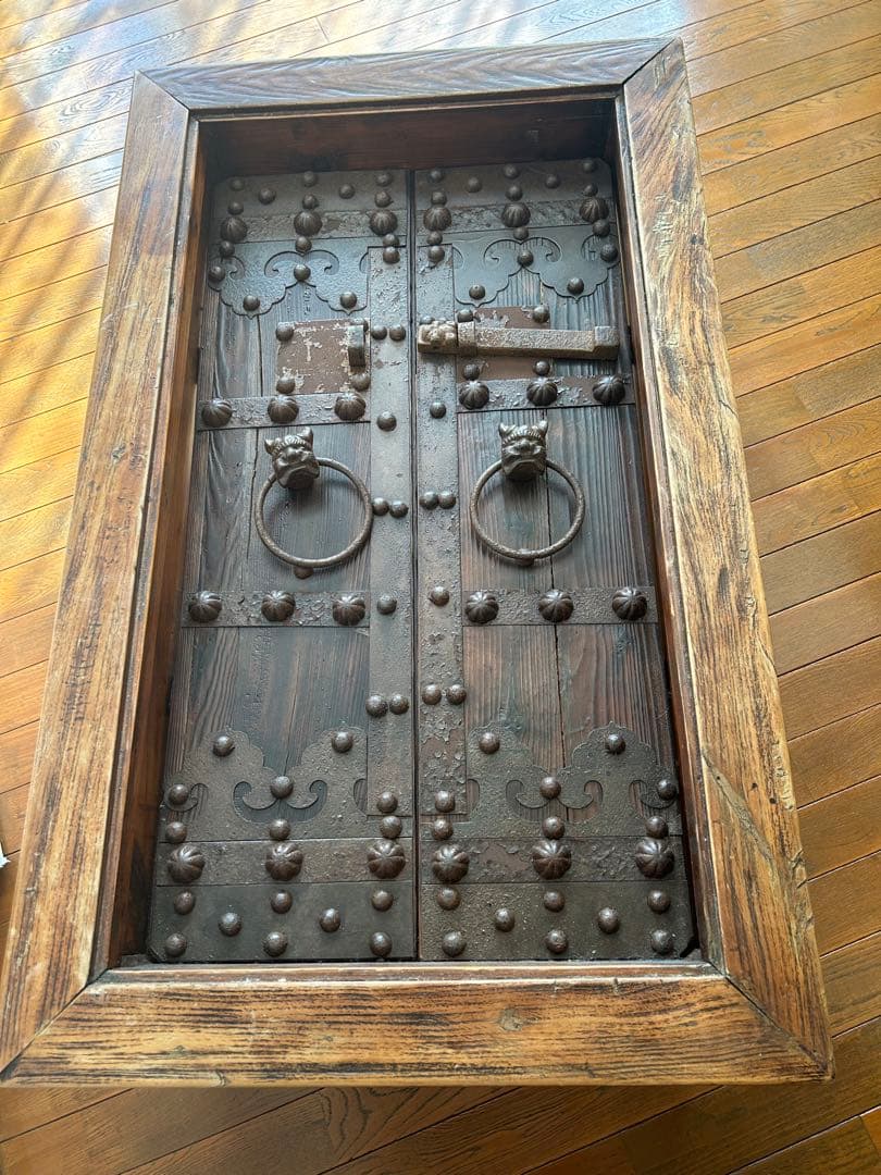 限定セール中博物館級の存在感。金庫扉で作った、重厚感とビンテージ感たっぷりの座卓