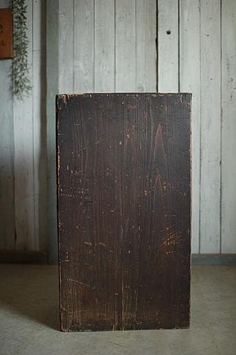 古く味のある4マスの収納棚　食器棚　本棚　収納棚　古家具