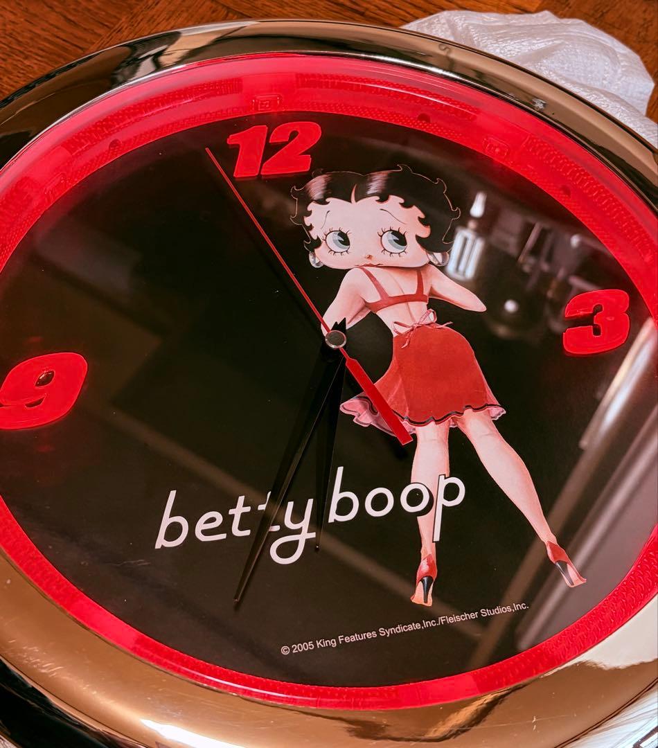 Betty Boop 掛時計 ベティちゃん 歌うメロディ、ライト付き