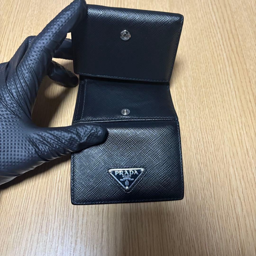 PRADA サフィアーノトライアングル コンパクトウォレット