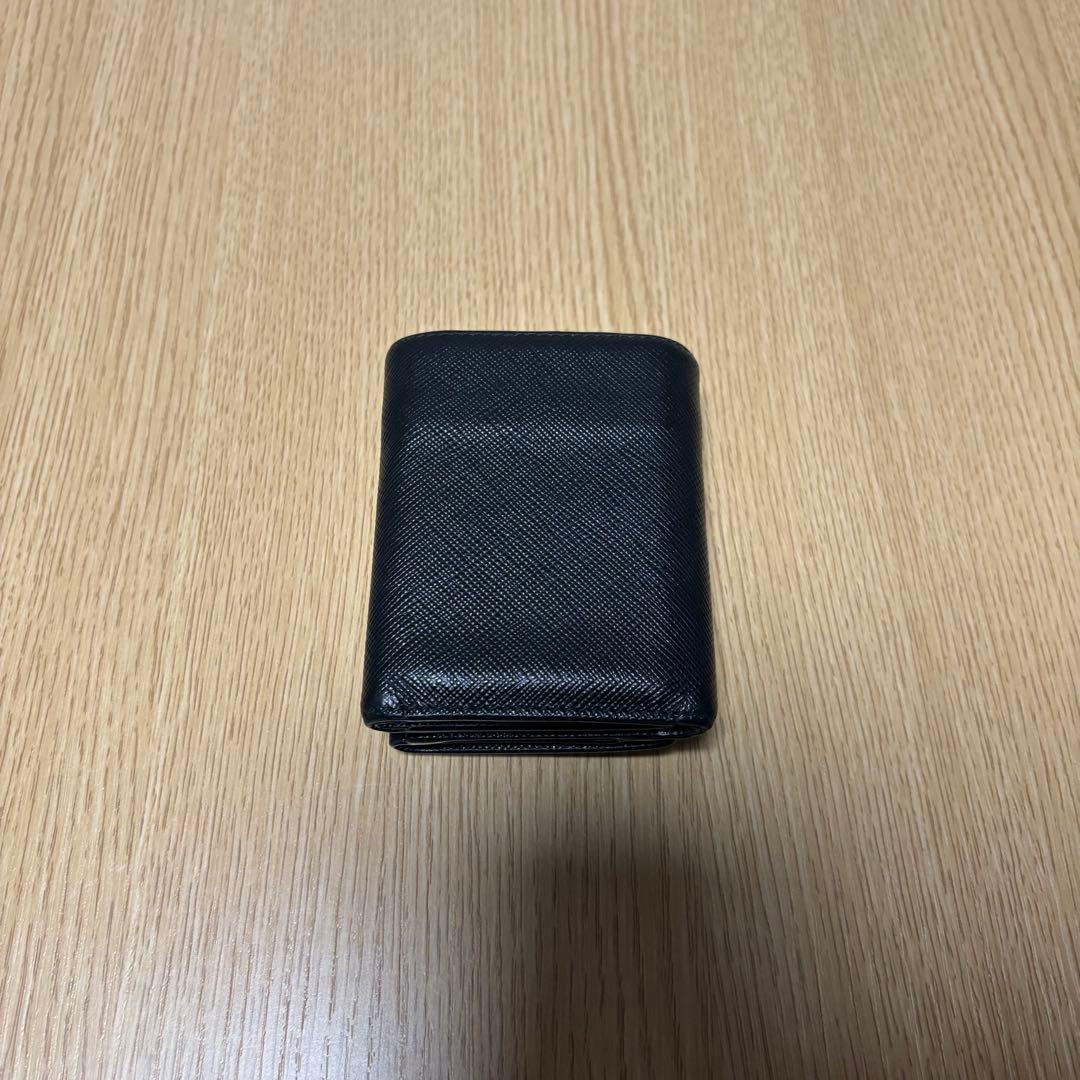 PRADA サフィアーノトライアングル コンパクトウォレット