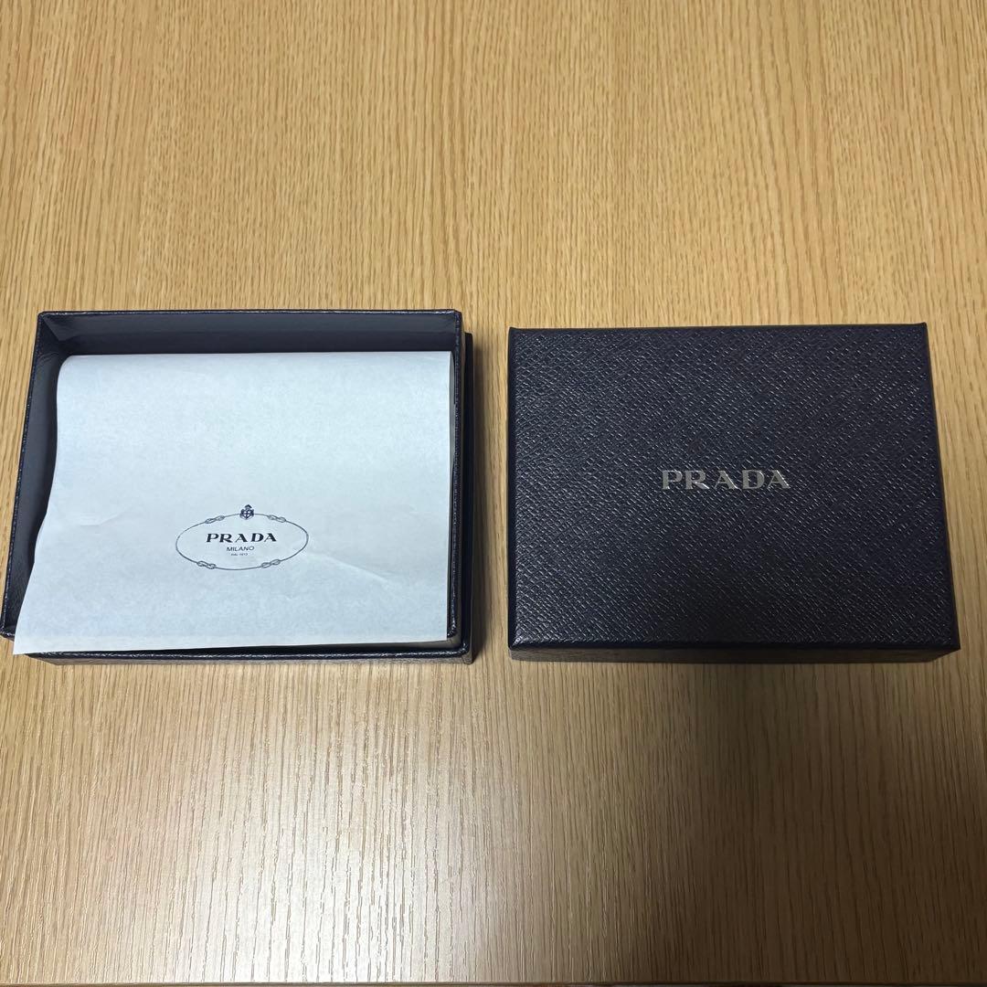 PRADA サフィアーノトライアングル コンパクトウォレット