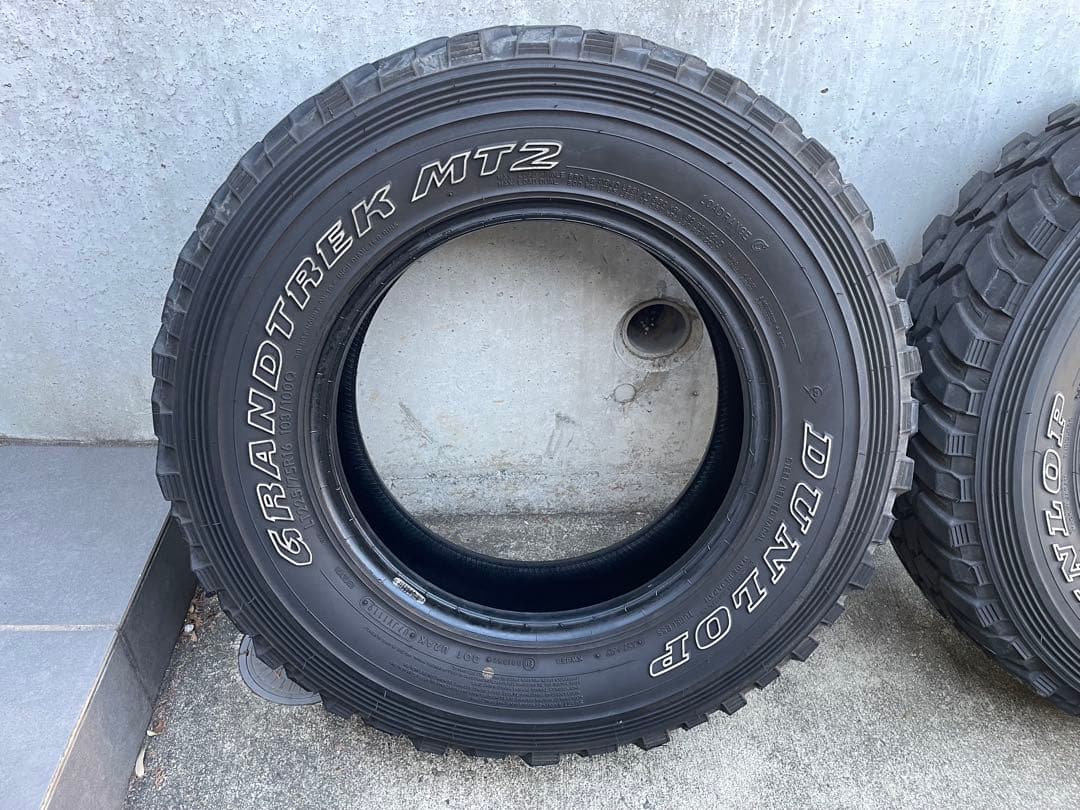 Tet　ダンロップ　グラントレックMT2 225/75R16