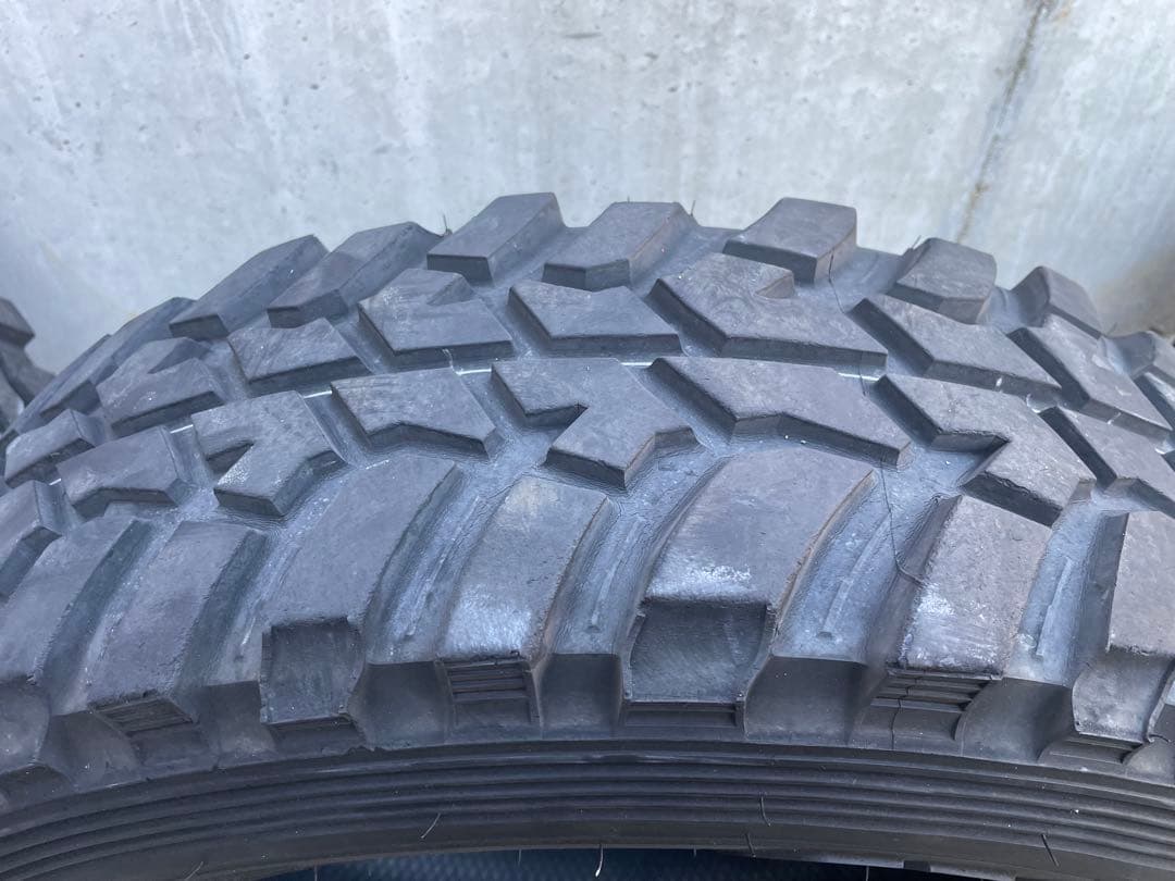 Tet　ダンロップ　グラントレックMT2 225/75R16