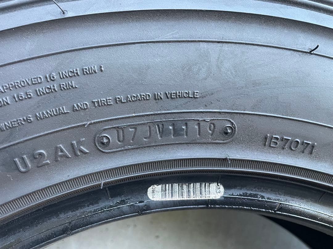 Tet　ダンロップ　グラントレックMT2 225/75R16