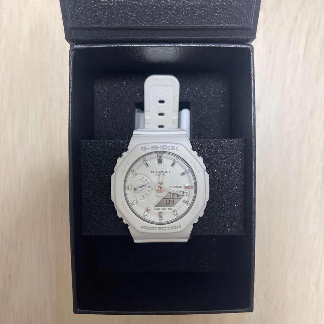 G-SHOCK ホワイト デジタル腕時計 5611