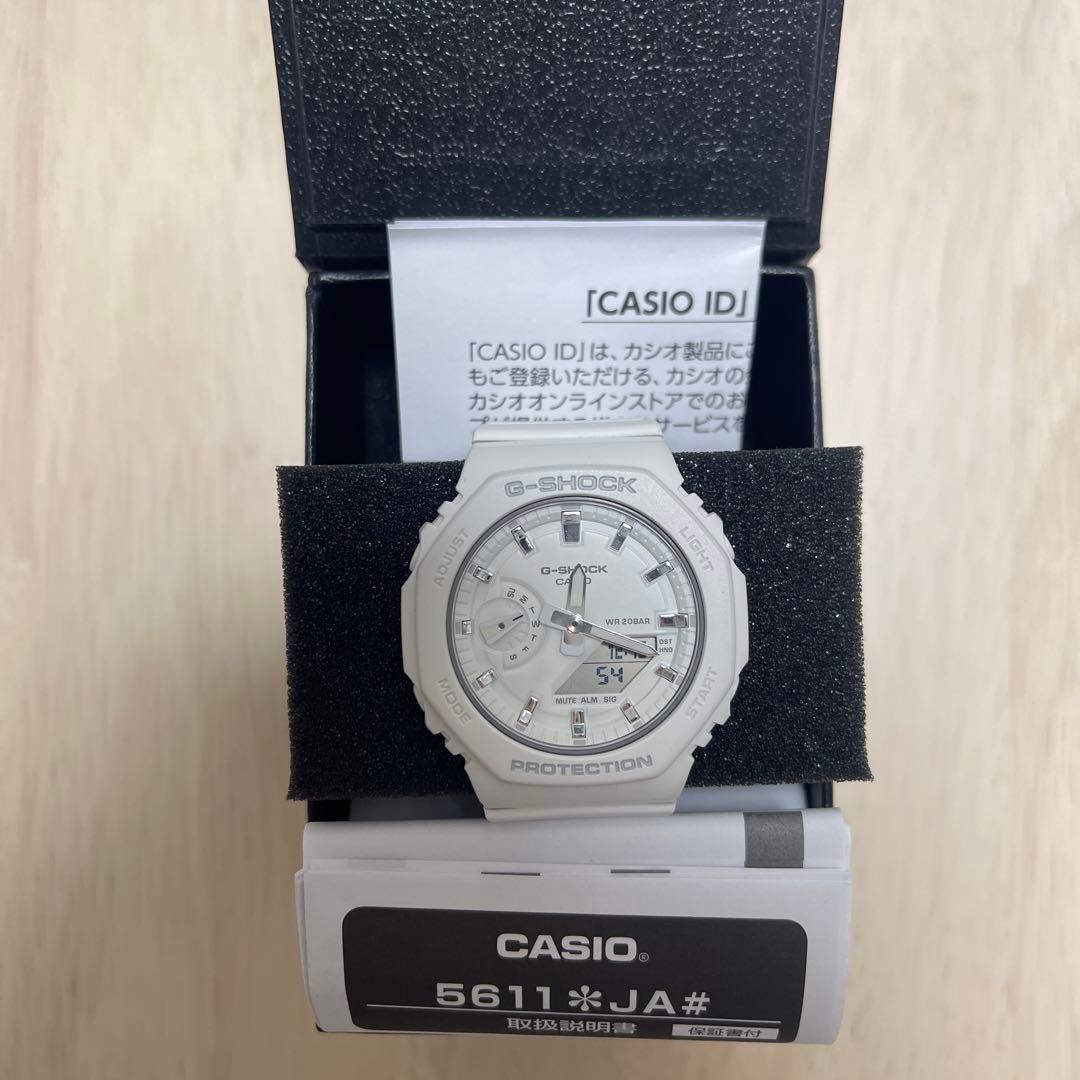 G-SHOCK ホワイト デジタル腕時計 5611