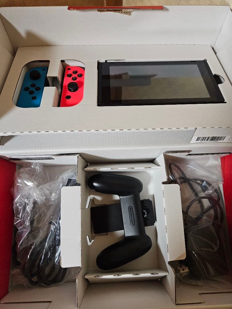 値下げしました！【半年程度使用美品】Nintendo Switch 本体