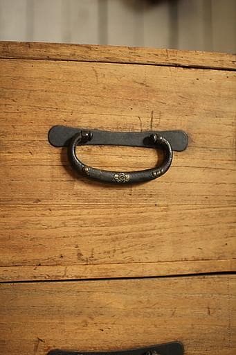 味のある丸金具時代箪笥　桐箪笥　抽斗2段　タンス　収納　古家具　古民家　時代家具