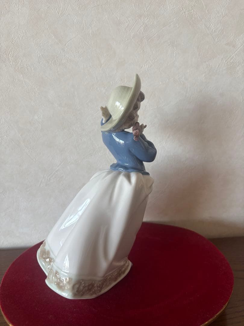 LLADRO 陶器製人形 女の子　帽子　小鳥