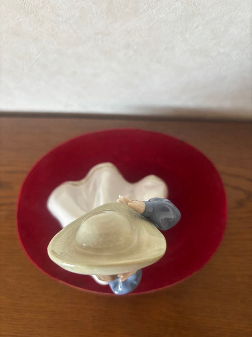 LLADRO 陶器製人形 女の子　帽子　小鳥