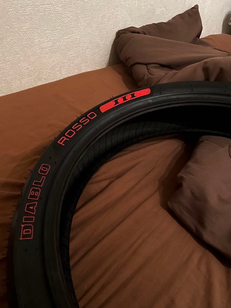 ぴ*こ様 (新品)ピレリ　ディアブロロッソⅢ 前後セット　赤ペイントペン