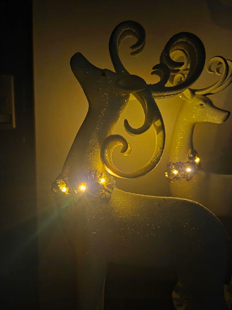 クリスマス　トナカイ ホワイト鹿の置物　2体　LEDライト付