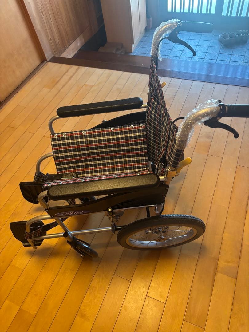 新品未使用　車椅子　日進医療器
