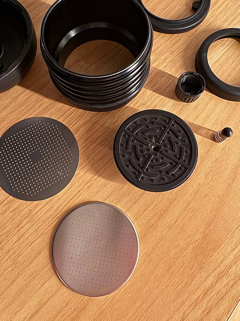 STARESSOポータブルコーヒーメーカ　ミラージュプラスとフィルターバスケット